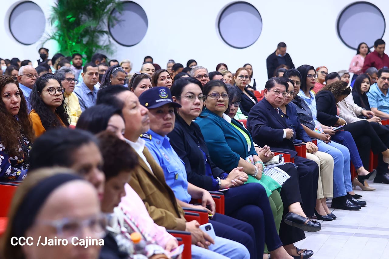 Gobierno presenta cartilla “El derecho a Elegir, y el deber de Respetar a la Diversidad”