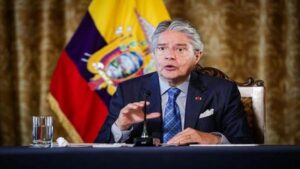 Presidente ecuatoriano autoriza tenencia de armas de uso civil