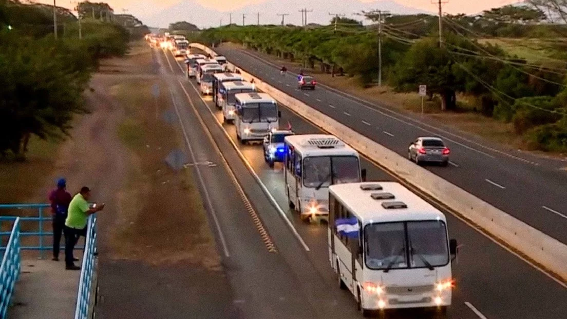 Ciudades nicaragüenses reciben autobuses de fabricación rusa