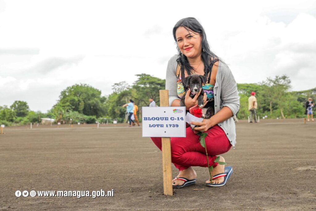 Gobierno ha entregado 2,254 lotes de terrenos a familias en Managua