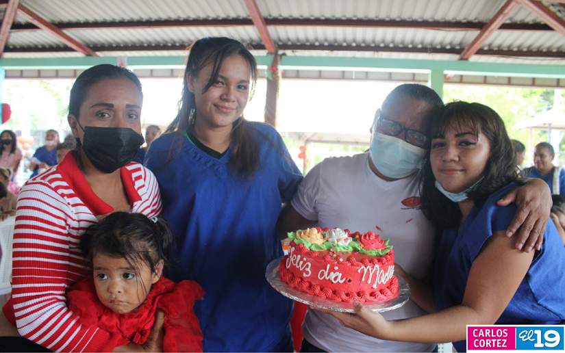 Privadas de libertad y sus familias celebran Día de la Madre