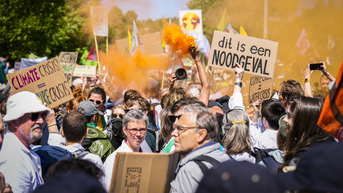 Arrestan a casi 1.600 activistas climáticos en La Haya