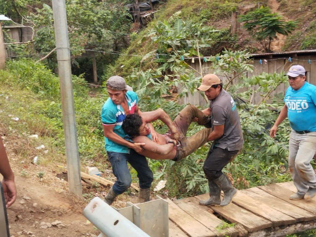Minero resulta lesionado al caer en precipicio en Chontales
