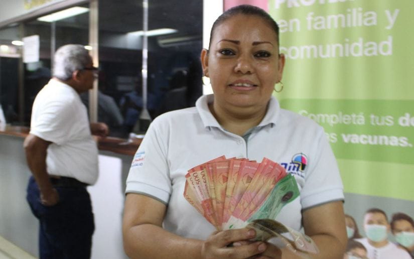 Trabajadores del Estado recibieron el salario adelantado previo al Día de las Madres