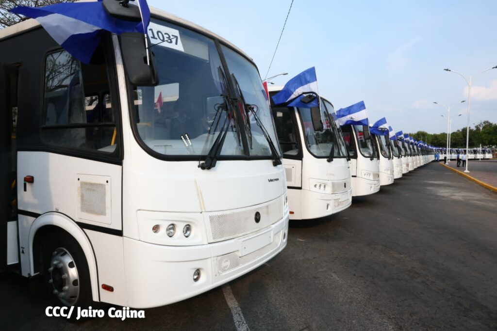 Gobierno inicia traslado de buses nuevos a los departamentos