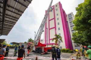 Aspirantes a Bomberos realizan ejercicios en su fase de formación