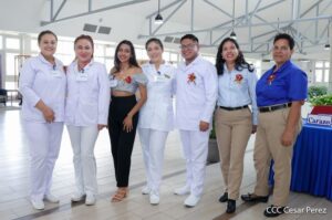 Autoridades certifican a nuevo personal de enfermería para servir a la población