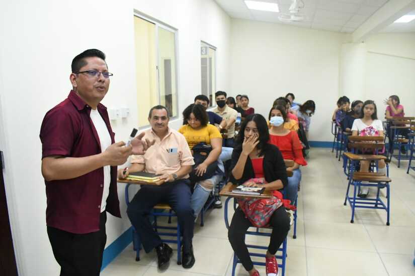 Más de mil estudiantes en 226 cursos iniciaron clases en el Centro Cultural y Politécnico