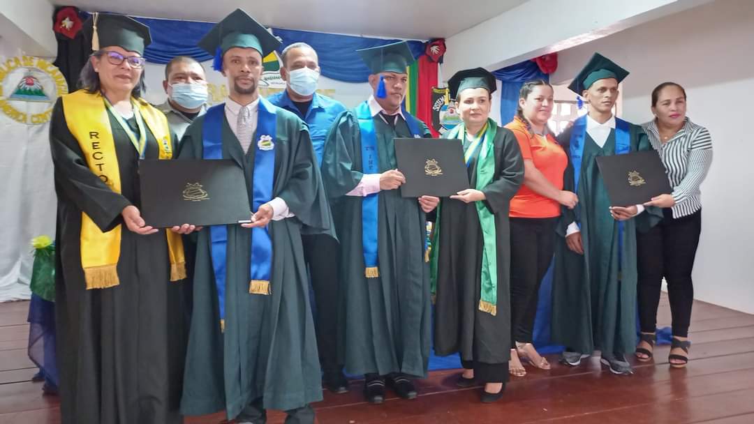 Privados de libertad se gradúan en informática administrativa en Bluefields