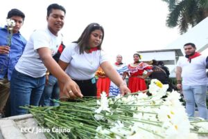 Jóvenes sandinistas conmemoran el natalicio del héroe Rigoberto López Pérez