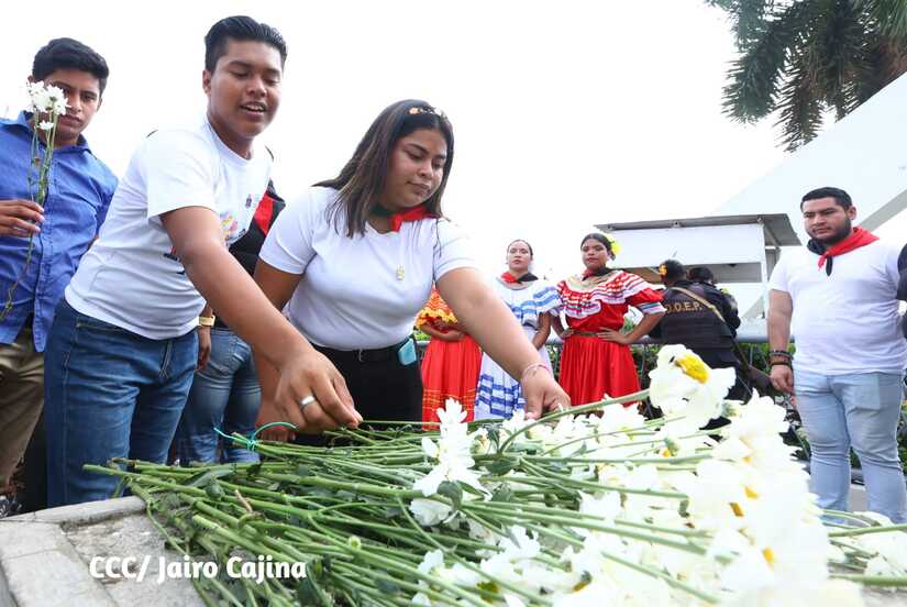 Jóvenes sandinistas conmemoran el natalicio del héroe Rigoberto López Pérez
