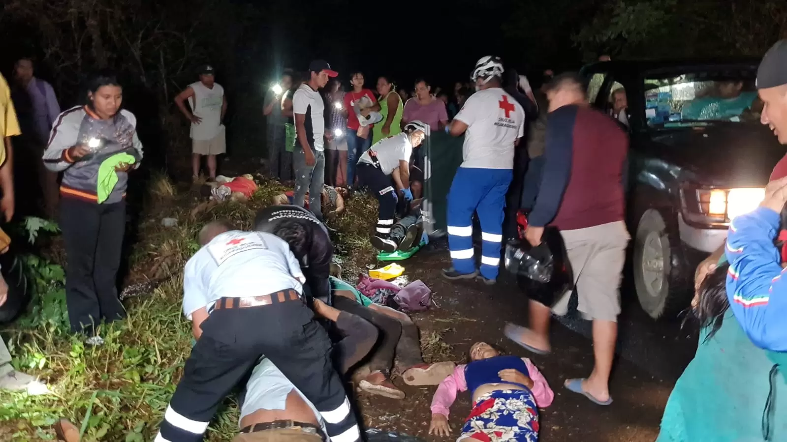 Tres fallecidos y 10 lesionados dejó vuelco de camioneta por carretera a Masaya