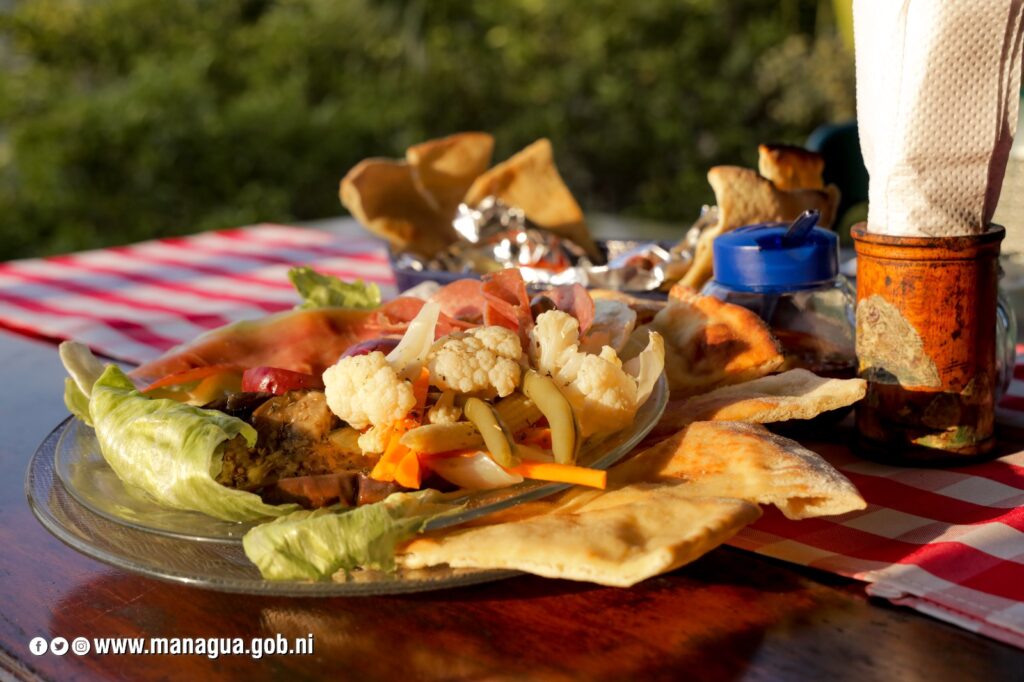 Autoridades de turismo presentan nuevo emprendimiento culinario