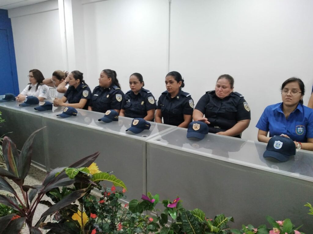 Quince mujeres son promovidas en el Sistema Penitenciario Nacional