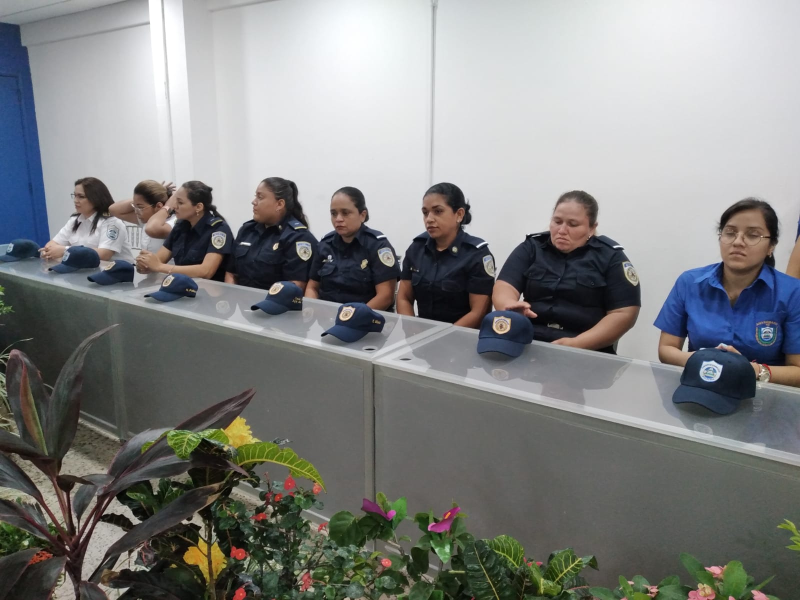 Quince mujeres son promovidas en el MIGOB