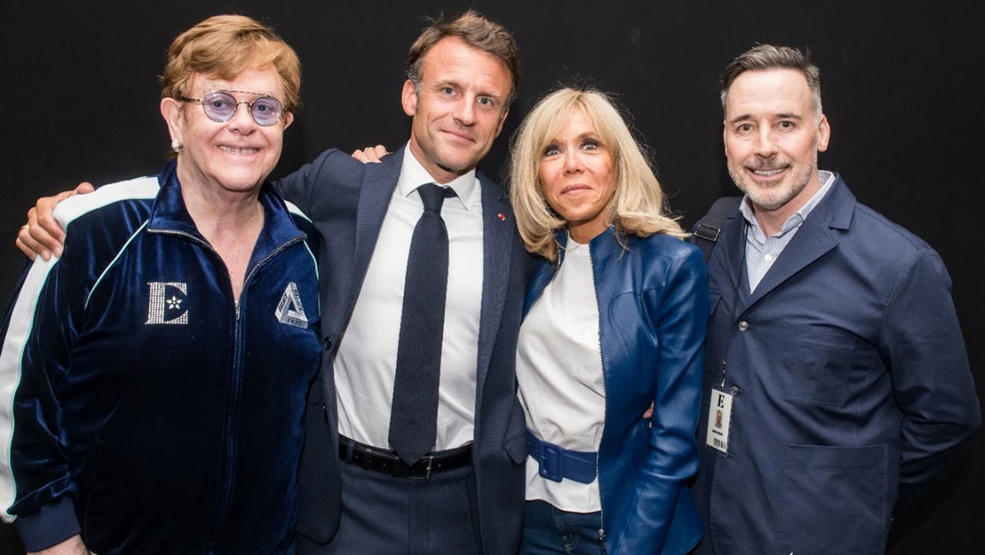 Macron asiste a un concierto de Elton John en medio de las masivas protestas en Francia
