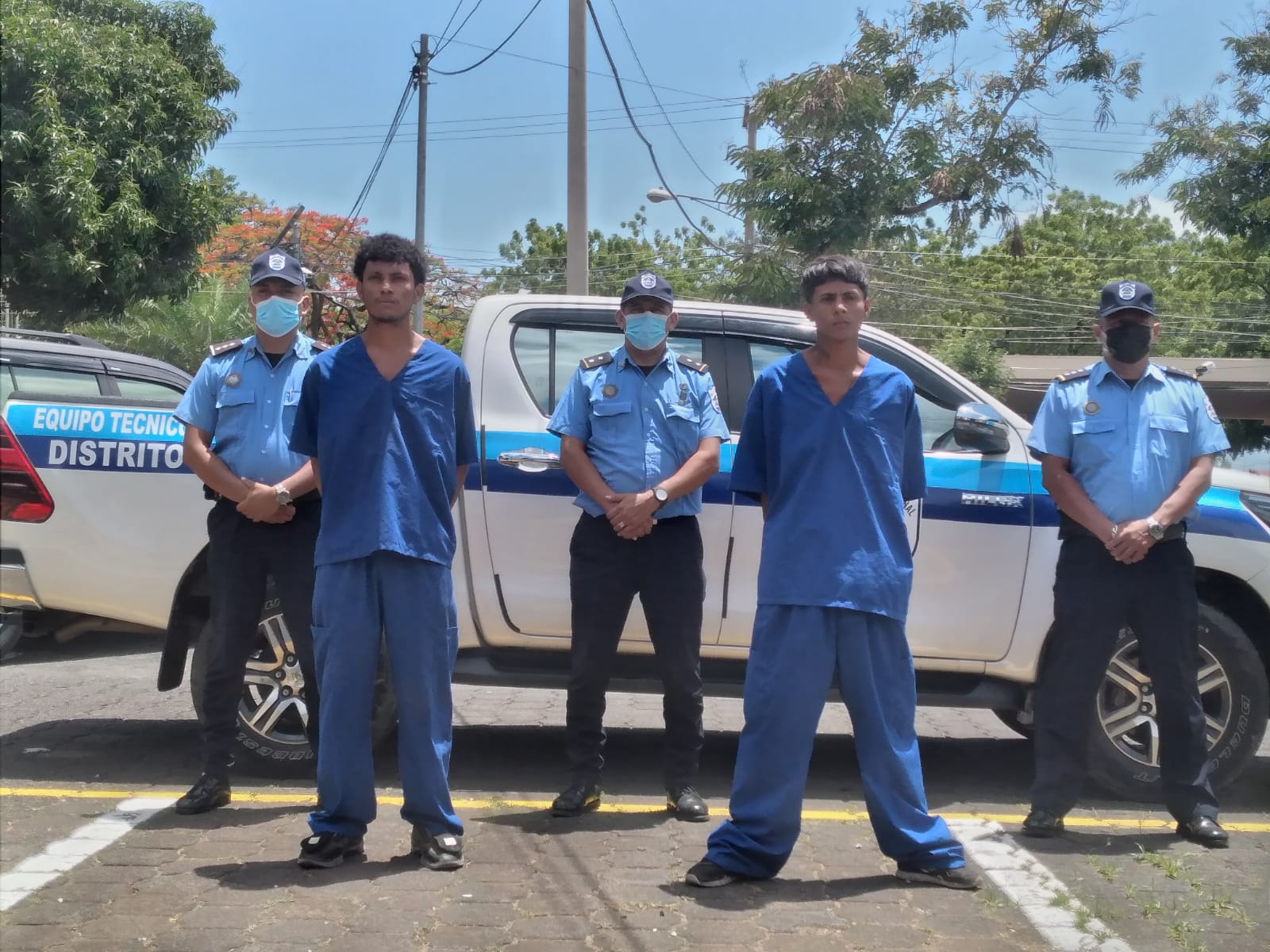 Presentan a 2 sujetos que a pedradas asesinaron a un ciudadano en del barrio Villa Vallarta