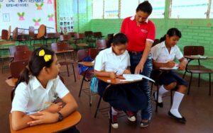 Nicaragua celebra Día del Maestro destacando reducción al 2% del empirismo