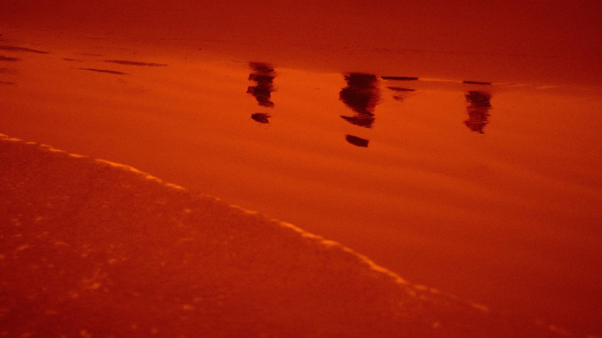 La costa de Japón se tiñe de color rojo sangre