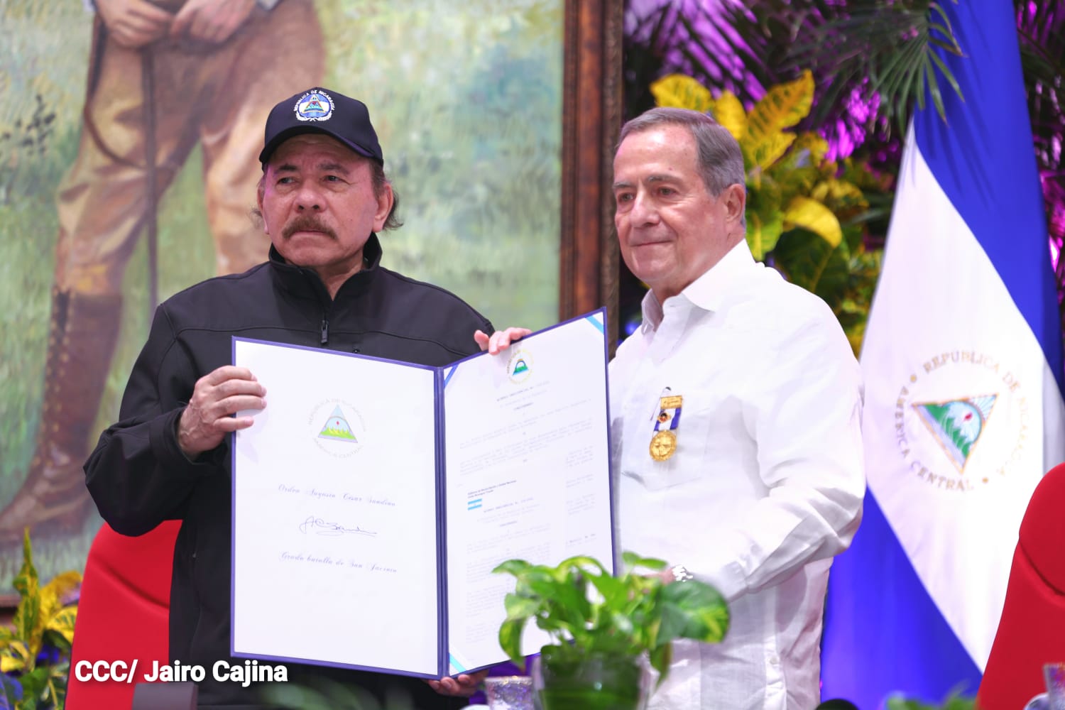 Carlos Argüello es condecorado por su permanente labor en lealtad, fidelidad y respeto