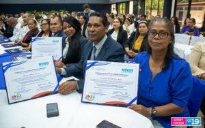 MINED entrega reconocimientos por su labor educativa a docentes de la Normal en saludo al Día del Maestro