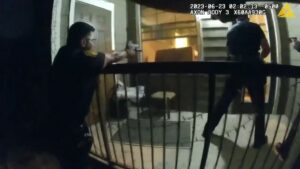 Acusan a tres policías de Texas de matar a una mujer que padecía una "crisis de salud mental