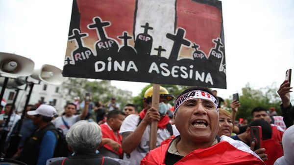 Peruanos retoman marchas contra presidenta y el Congreso