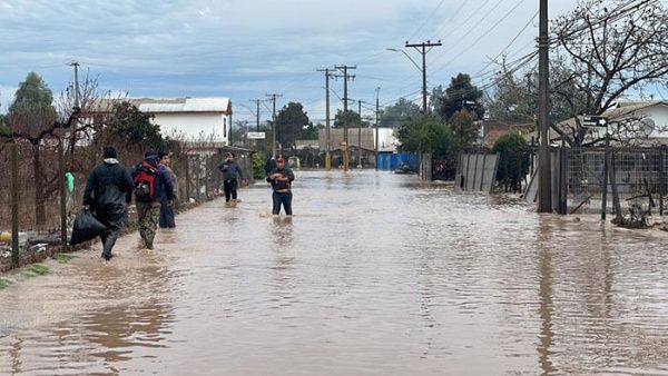 Inundaciones y lluvias dejan al menos dos muertos en Chile