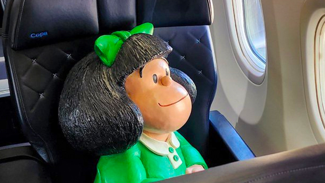 Escultura de Mafalda se pasea por Venezuela y hasta se ‘come’ una arepa antes de su inauguración