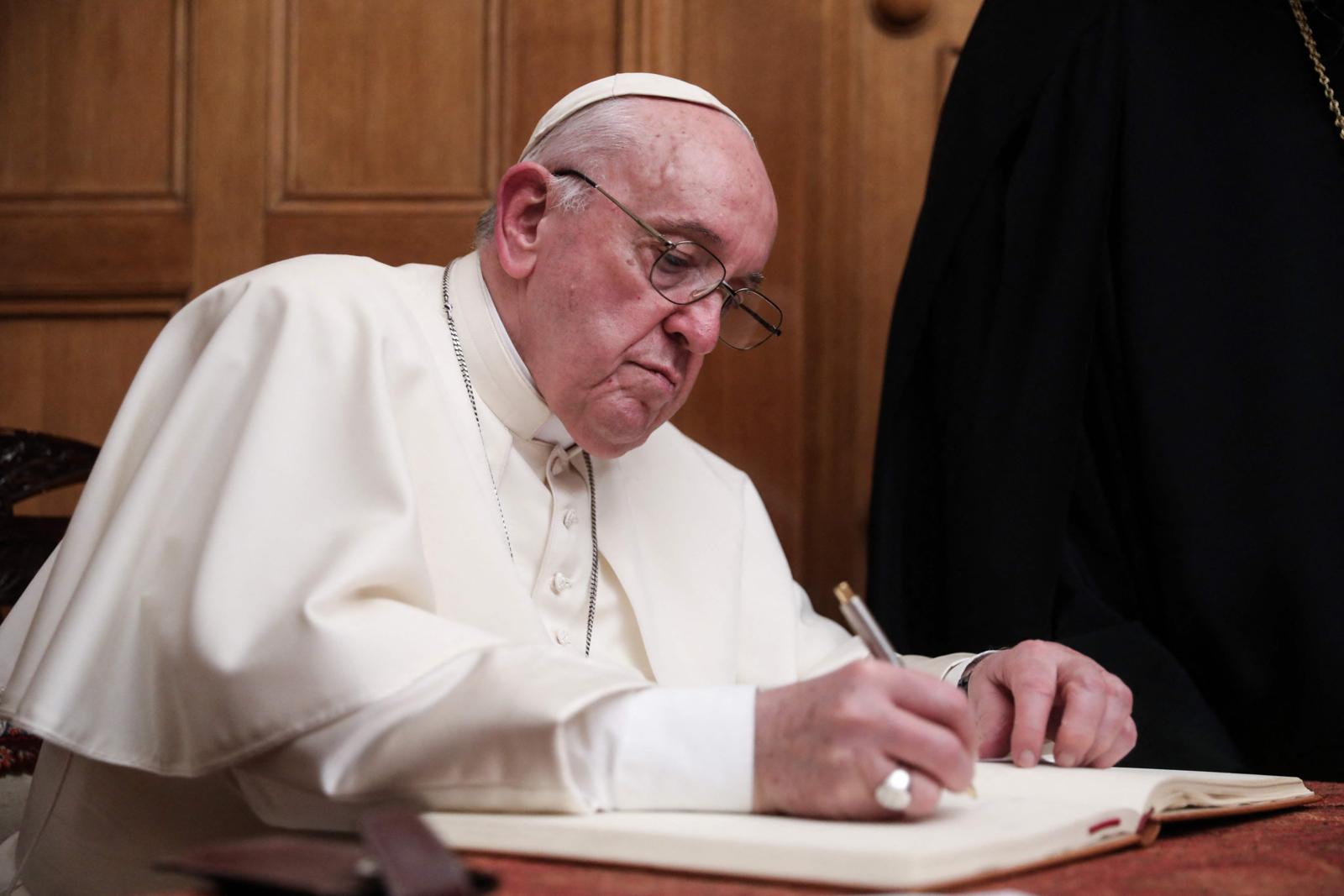 El Papa se declara “consternado” por los casos de pederastia en Bolivia