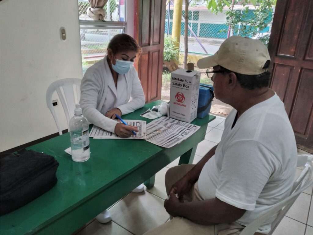 Brigada de Salud realiza muestro de malaria en barrio Máximo Jerez