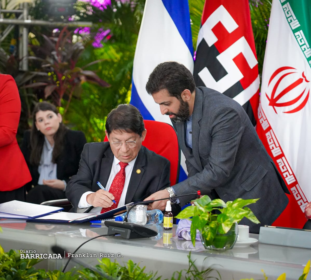 Nicaragua e Irán firman acuerdos económicos, comerciales e intercambio científico-técnico