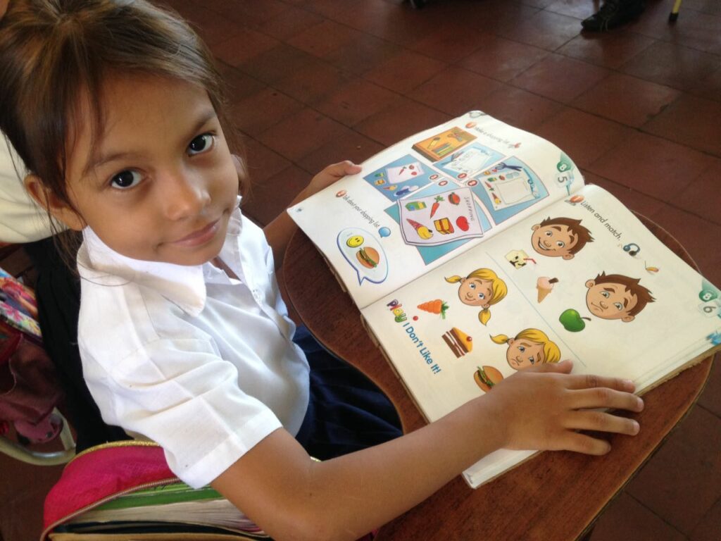 Por primera vez en la historia, el Ministerio de Educación (MINED), graduará una generación de niños y niñas que van a transitar hacia el séptimo grado con el Inglés A1, informó este lunes la Ministra de Educación Liliam Herrera.