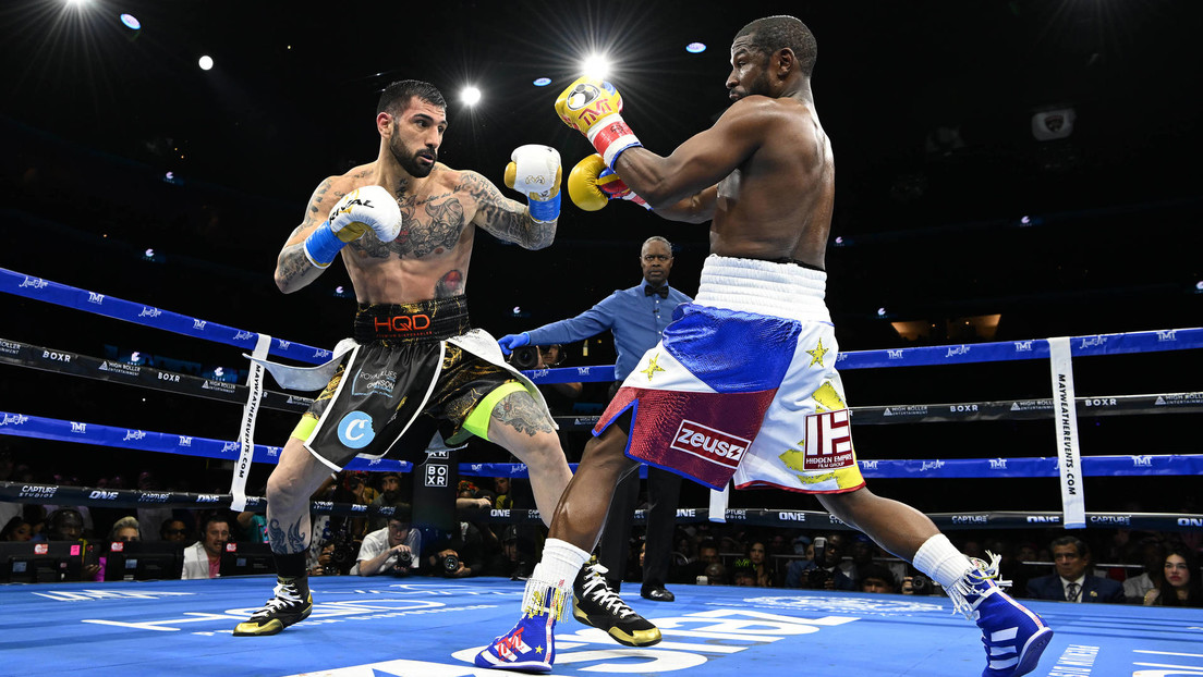 Pelea de exhibición de Floyd Mayweather termina en trifulca en el ‘ring’ y en las gradas