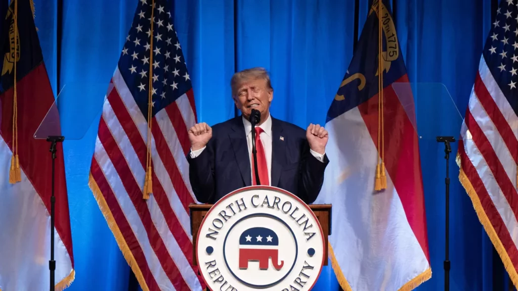 "Nunca me iré": Trump promete permanecer en la carrera presidencial de EEUU incluso si es condenado