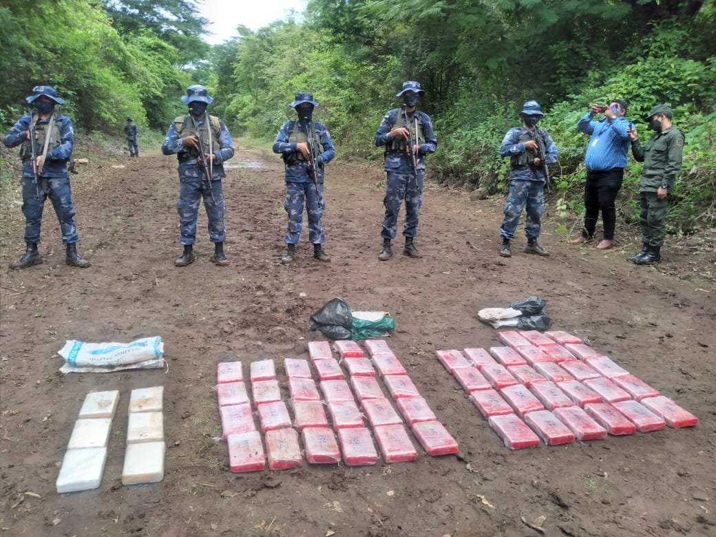 Naval del Ejército de Nicaragua incauta 60 tacos de cocaína en playa del Pacífico