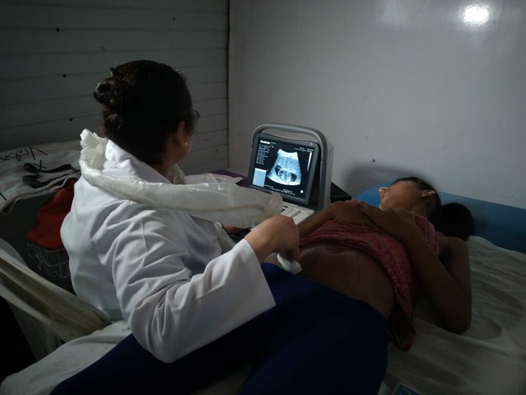 Clínicas Móviles brinda unas 100 consulta diarias en los barrios donde se instalan