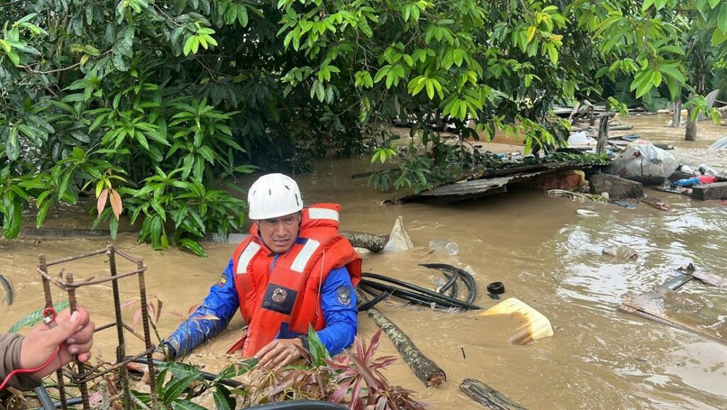 Más de 11.000 personas afectadas por inundaciones en el noroeste de Ecuador