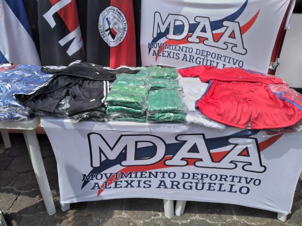 Movimiento Deportivo ha entregado 7,200 uniformes para impulsar la recreación en jóvenes