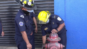 Bomberos realizan inspección a hidrantes para mejorar capacidad de respuesta a incendios