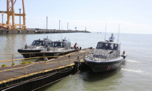 Policía tica ocupa 2,5 toneladas de marihuana en lancha tripulada por nicaragüenses