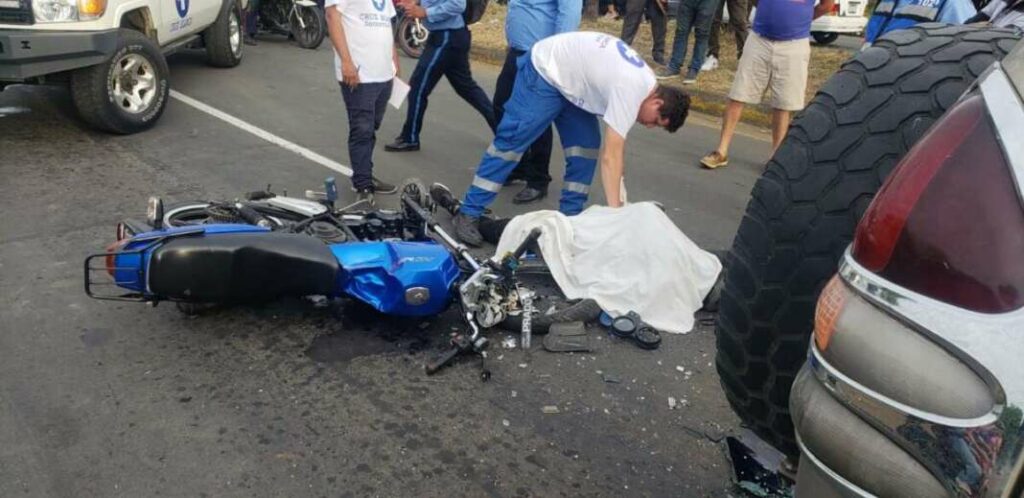 Exceso de velocidad termina con la vida de un motorizado en Managua