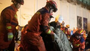 11 muertos tras el colapso del techo de un gimnasio escolar en China