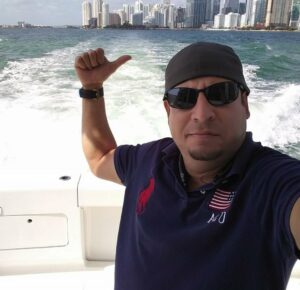 Guarda aplica llave y asfixia a cubano en una disco de Managua