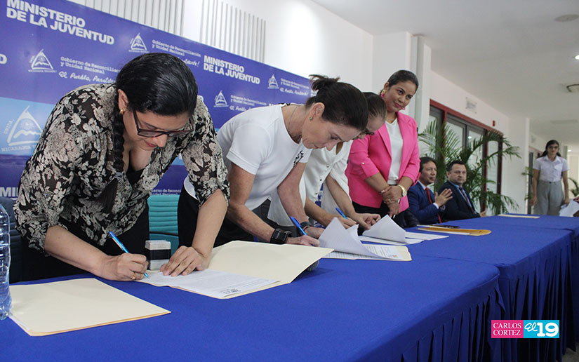 Gobierno y universidades privadas entregará más 2 mil becas en 2024