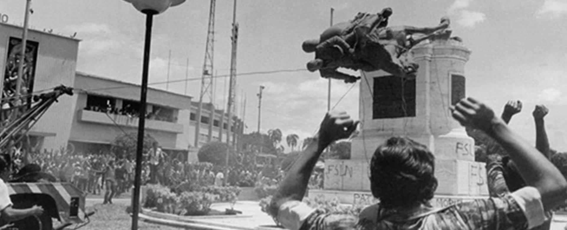 La huida del dictador Somoza y la alegría del pueblo