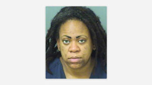 Una madre irrumpe en una UCI, toma a su hija recién nacida y apuñala al personal del hospital al huir