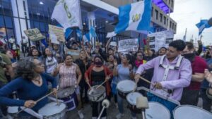 Avanza impresión de papeletas para balotaje presidencial en Guatemala