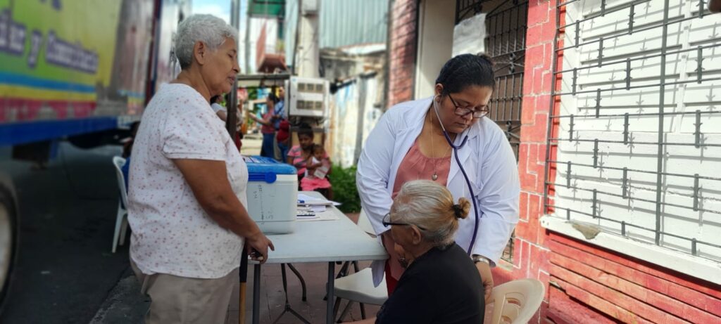 Brigada brinda asistencia médica a familias del barrio San Sebastián en Managua