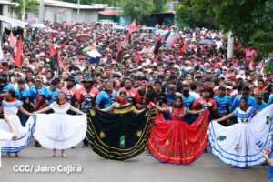 Familias sandinistas recorrieron barrios capitalinos en saludo al 44/19